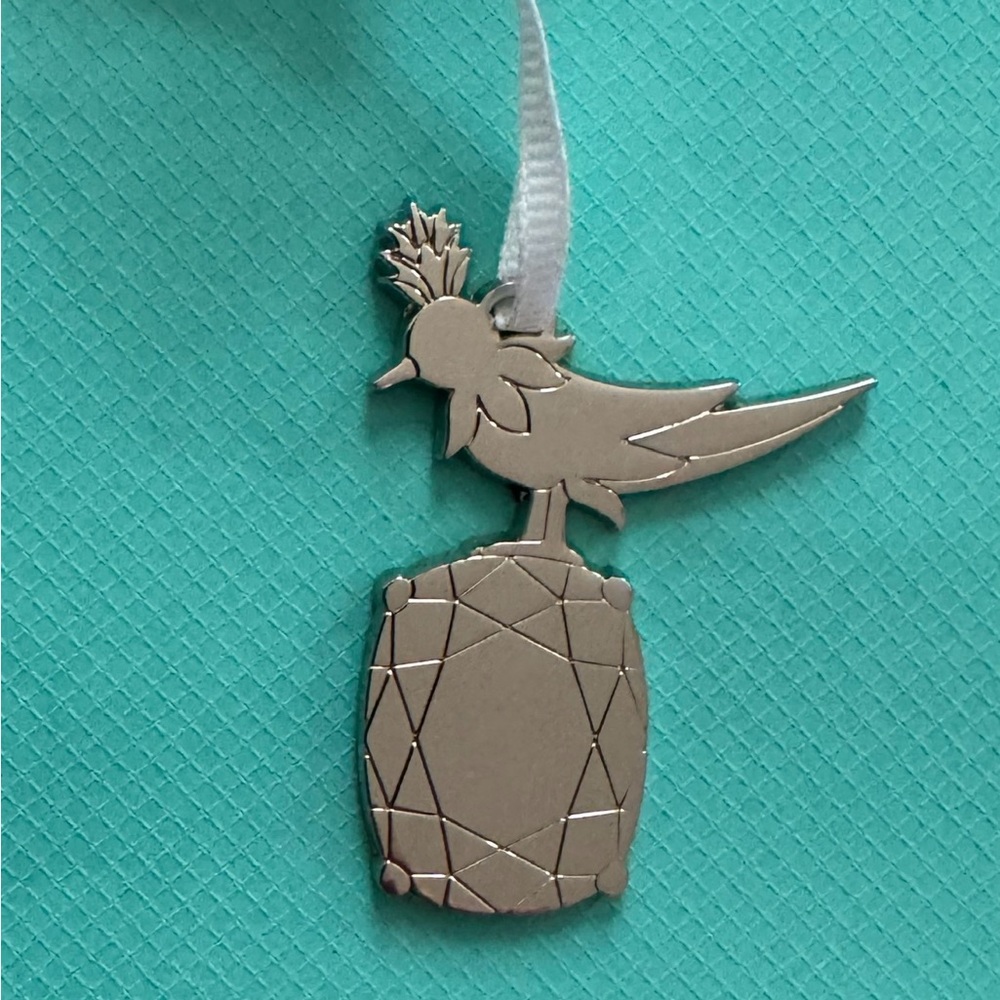 TIFFANY & Co.Jean Schlumberger Bird-on-a-Rock charm on gift bag, Japan exclusive